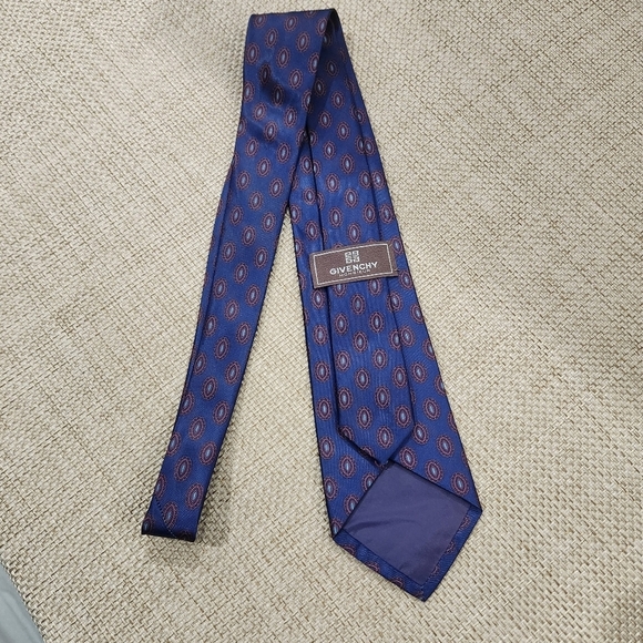 GIVENCHY Monsieur‎ Men's Tie Blue Red Medallions Made in Mexico Designer Classic - Picture 3 of 5